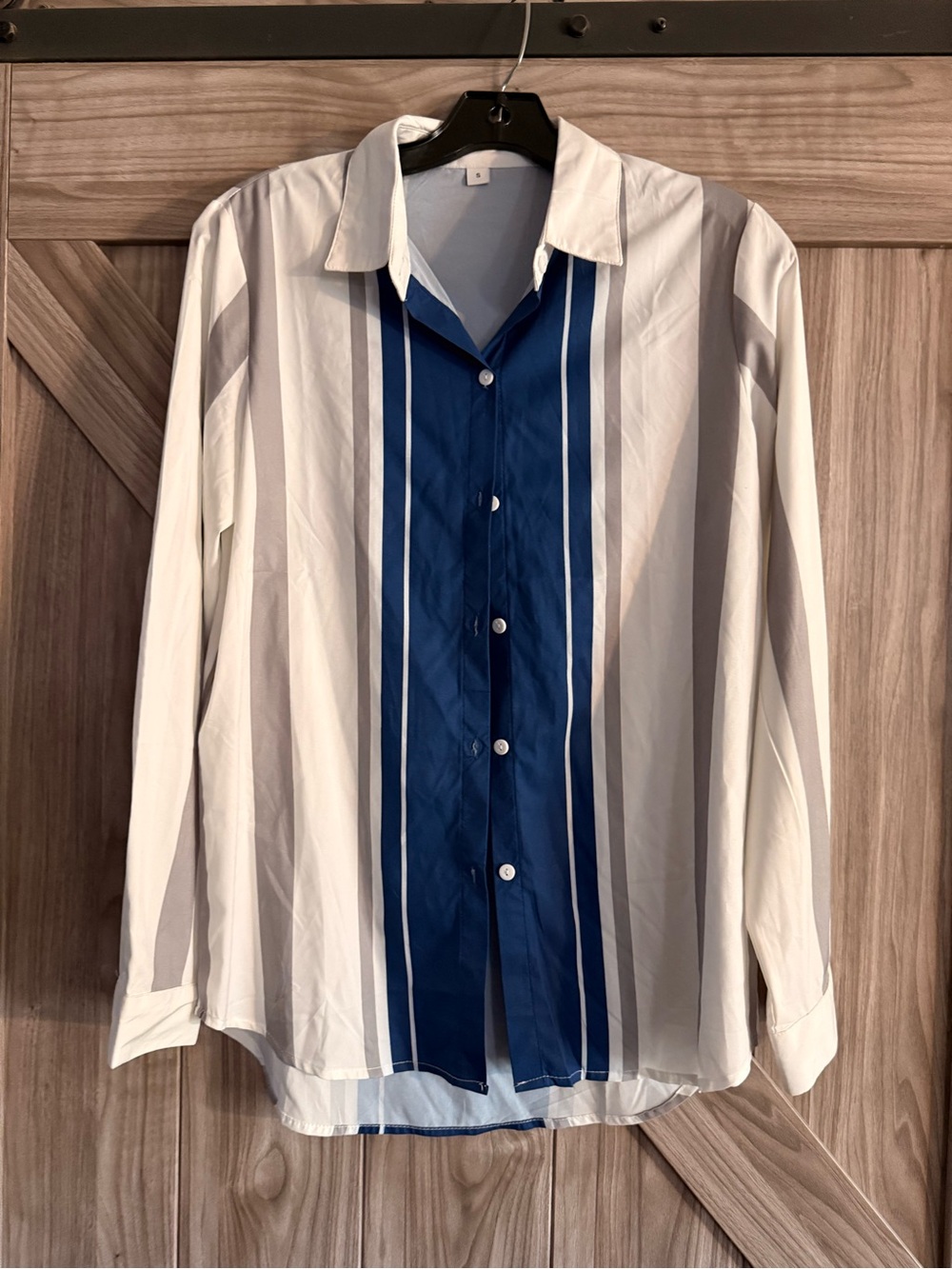 Women's Long-Sleeve Button-Down Shirt in Blue & White